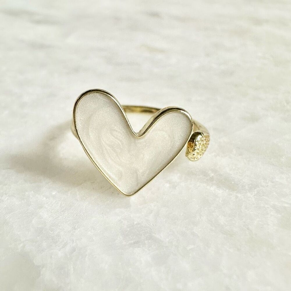 Adjustable pearlecent gold and white heart ring